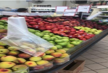 פירות בסופרמרקט. צילום: ברטין עזרא