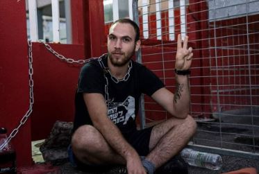 דוידי בפעולת חסימה של משחטת תרנגולות בשנת 2015. צילום: רועי שפרניק